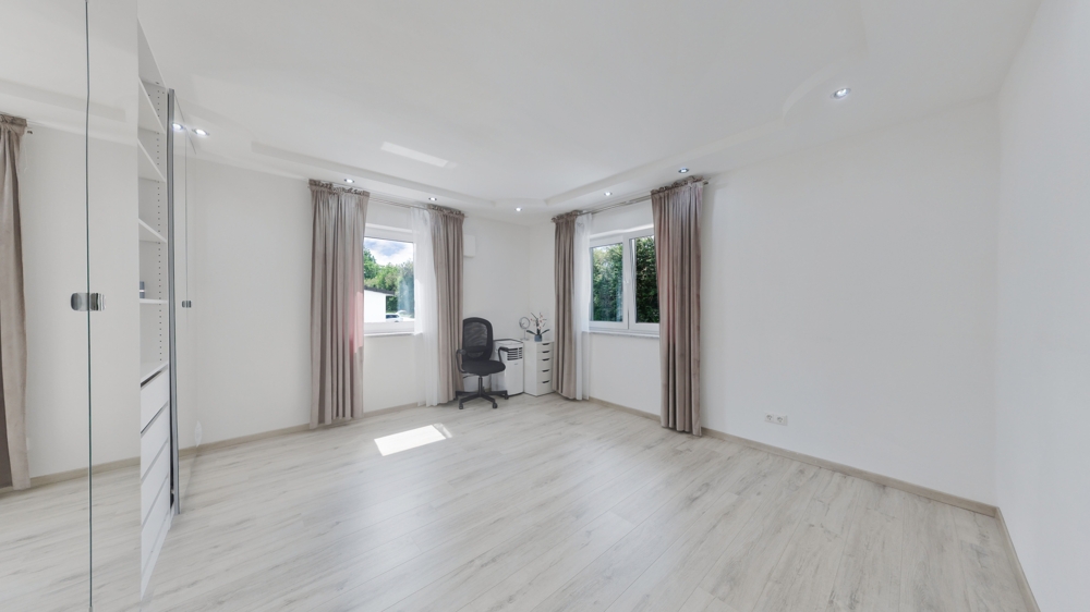 Kinder-/Arbeitszimmer