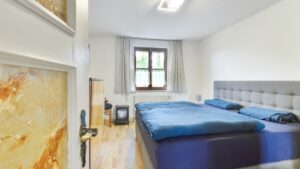 Schlafzimmer 1. OG links