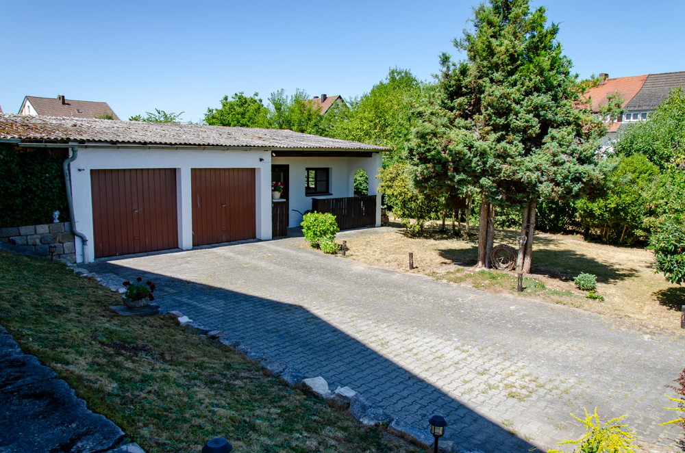 Doppelgarage mit Schuppen