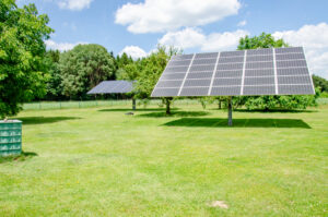 Garten Nordseite mit PV-Anlage
